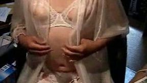 Amateur tranny on webcam doing freaky stuff with her dick and anus