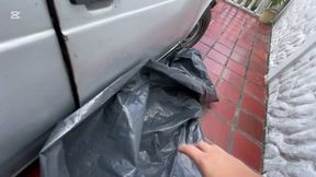 Dalilah invites you to light up an old car