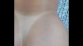 Gravei minha mulher fazendo uma chamada de v&iacute_deo com um cliente fiquei excitado depois da chamada fiz ele mamar gostoso e soquei o pau na buceta dela e gozei dentro