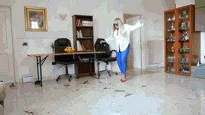 In the room with bananas MP4 (1920x1080) FHD