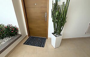 Swapp my pussy for a stunning sea-view apartment