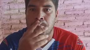 Fetiche de fumar- aprendiendo a fumar en un baño público.