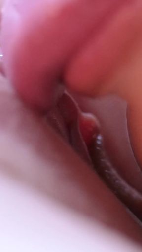 Slim lesbian Avery Cristy enjoys solo playtime