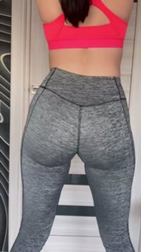 Homemade fucking in leggings | Busty girl trains her pussy