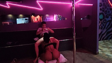 HAVING A GOOD TIME WITH THIS BRUNETTE MATURE LADY WITH A BIG ASS