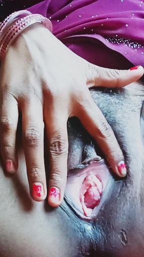 Biggest pusssy in indian women masterbate by fingering part 1   Clip 1