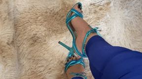 Juliette_RJ on a Feet teasing clip wearing blue spandex and balck nails - FOR MOBILE DEVICES USERS - SEXY TALK - LONG TOENAILS - BLACK PEDICURE - THICK LEGS - THICK PUSSY - HIGH HEELS