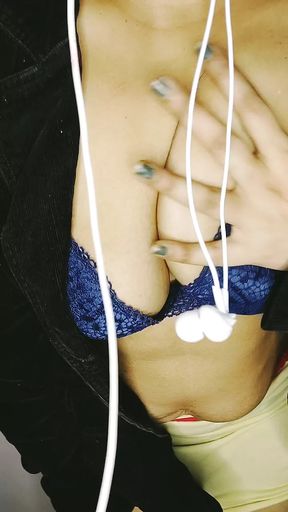 Saloni &ndash; seductive cam session