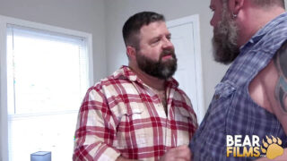 Hisap zakar, tanpa lengan, ciuman, jilat, berbulu, gemuk – video tegar fetish gay montel bertatu beruang yang disakiti di punggung