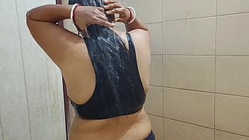 Mou Bhabi Exclusive Bathing Video