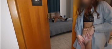 GESCHAPT masturberend door een stiefzus die hem pijpt en hem haar laat neuken