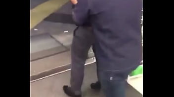 日本人の放尿 Shameless Japanese exposed Standingpee in convenience store