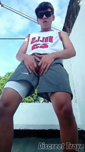 Binatang Pinoy Jakol sa Likod ng Basketball Court - Asian boy outdoor masturbation