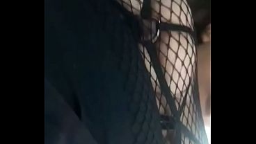 Exhibicionismo - Me encanta mostrar mis grandes tetas en coche y me pone bien caliente lo que me dicen  cuando me ven