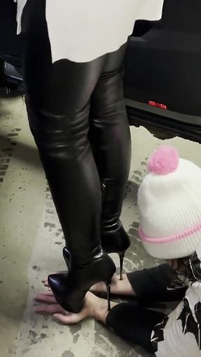 Lola Conducts an Interview 3