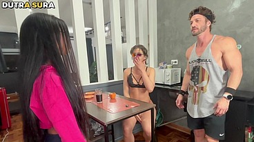 MeuIRMÃO safado fode eu e minha amiga com seu pau grande e gostoso - Minha amiga gozou duas vezes no pau dele