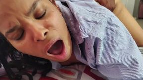 Brazilian Mulata Seduces Security Guard and Takes off Condom