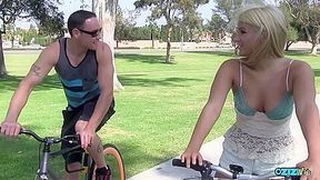 Laela Price Meets A Big Cock Stranger In The Park And Squirts All Over Him