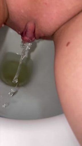 Desperate pissing after upskurt walking.