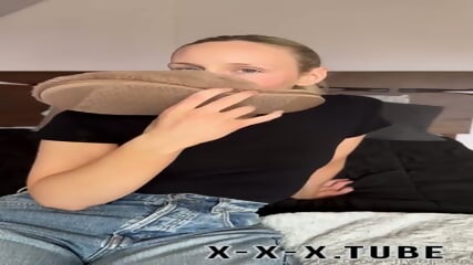 Stinky feet worship