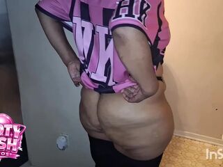 HUGE BUTT ON XHAMSTER ANAL QUEEN SHAKING ASS