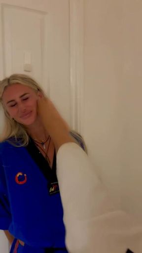 FEMALE GETS LETHAL FACE KICKS 🦶🏻💥