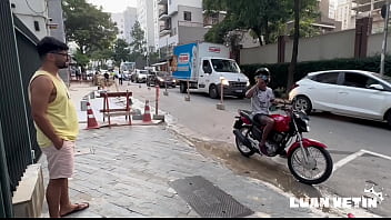 Viado faz pedido de coxinha, mas na verdade estava louco na Lingui&ccedil_a!