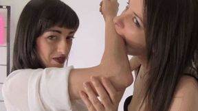 una sensazione fantastica a great feeling ( LICKING ) ( WMV - MOBILE VERSION )