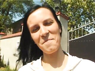 Brunette hair hotty masturbating previous to giving a oral job in pov action