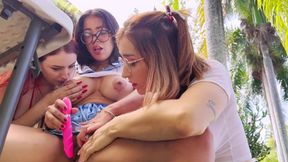 Latina unstaged Leela Moon, Nicole Jaimes, and Lindsay Castro in lesbian 3some
