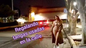 Tifanny jugando con suscriptores por la ciudad