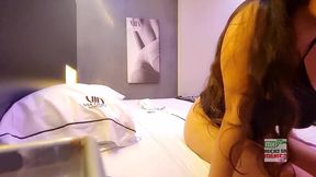 encuentro cuckold con joven hermosa y tetona. follando 1 hora frente a su marido, la trato como si fuera mia.