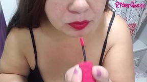 BBW mom dresses in sexy lingerie after bathing