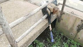 A Gift for a Shoe Hunter AVI