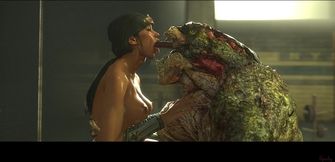 Monster Helps Wonder Woman Workout in The Gym