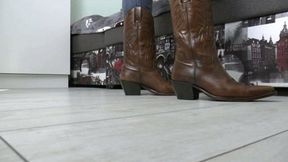 Stinky socks in cowboy boots MP4 FULL HD 1080p