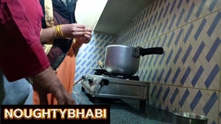 रसोई में मेरी खुजली वाली चूत की चुदाई!