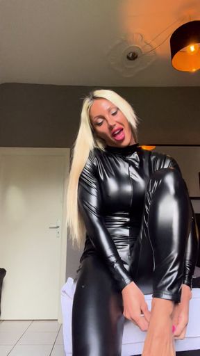 Mascular bodybuilder girl in latex