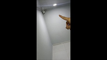 mi compañera de oficina me la mama en el pasillo