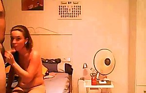 Real amatuer threesome in college dorm