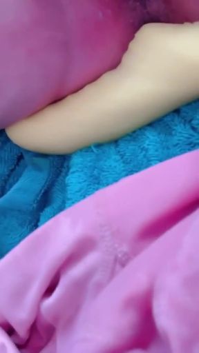 Creamy yoga pants squirt &amp; toying