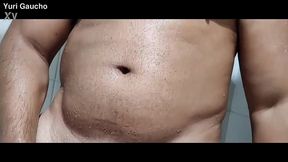 yuri gaucho - macho bem dotado tomando um banho e gozando