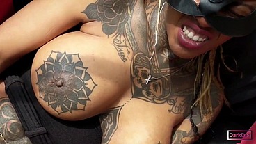 The Kinky Slut Queen "Dark Dea" fucked in the Garden !!!