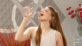 Amanda Clarke pisses a lot & licks her own urine
