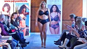 RUBIA GORDA CULONA CADERUDA EN PASARELA