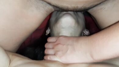 Sat her on her friend's face while licking her wet pussy