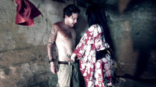 루크 핫로드(Luke Hotrod)는 데이지 록(Daisy Rock)에게 엉성한 오럴 섹스를 해준 후 그녀의 탄탄한 엉덩이를 사정없이 박아댔다