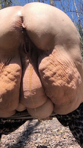 Cougar Drop Her Clothes and Yellow Piss Blows