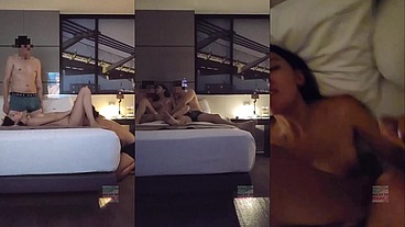 Chica Petite, lleva toda la vida con su novio jamas ha probado ni sentido otra verga y hoy se dedicara a mamarla y reicbir leche mientras se la cojen. Trio HMH soft