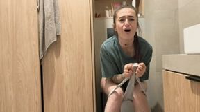 I clogged my friend's toilet, strong grunting HD